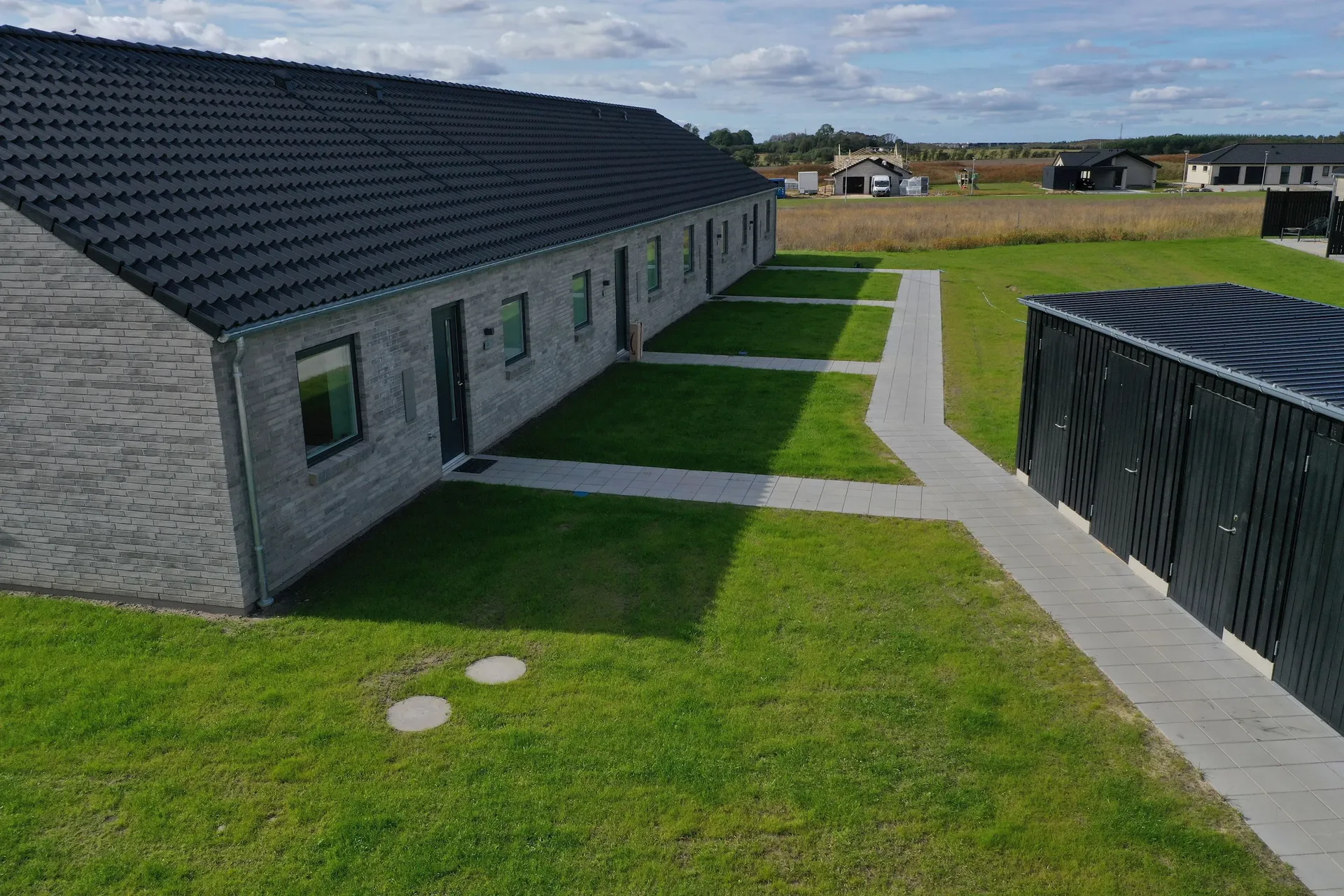 Moderne 3-værelses rækkehus med privat terrasse i Ikast - Foto 1