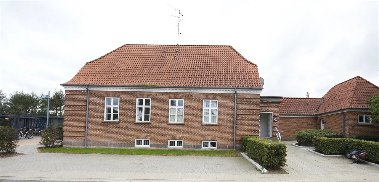 Charmerende 48m² studielejlighed i historisk stationsbygning - Engesvang centrum - Foto 1