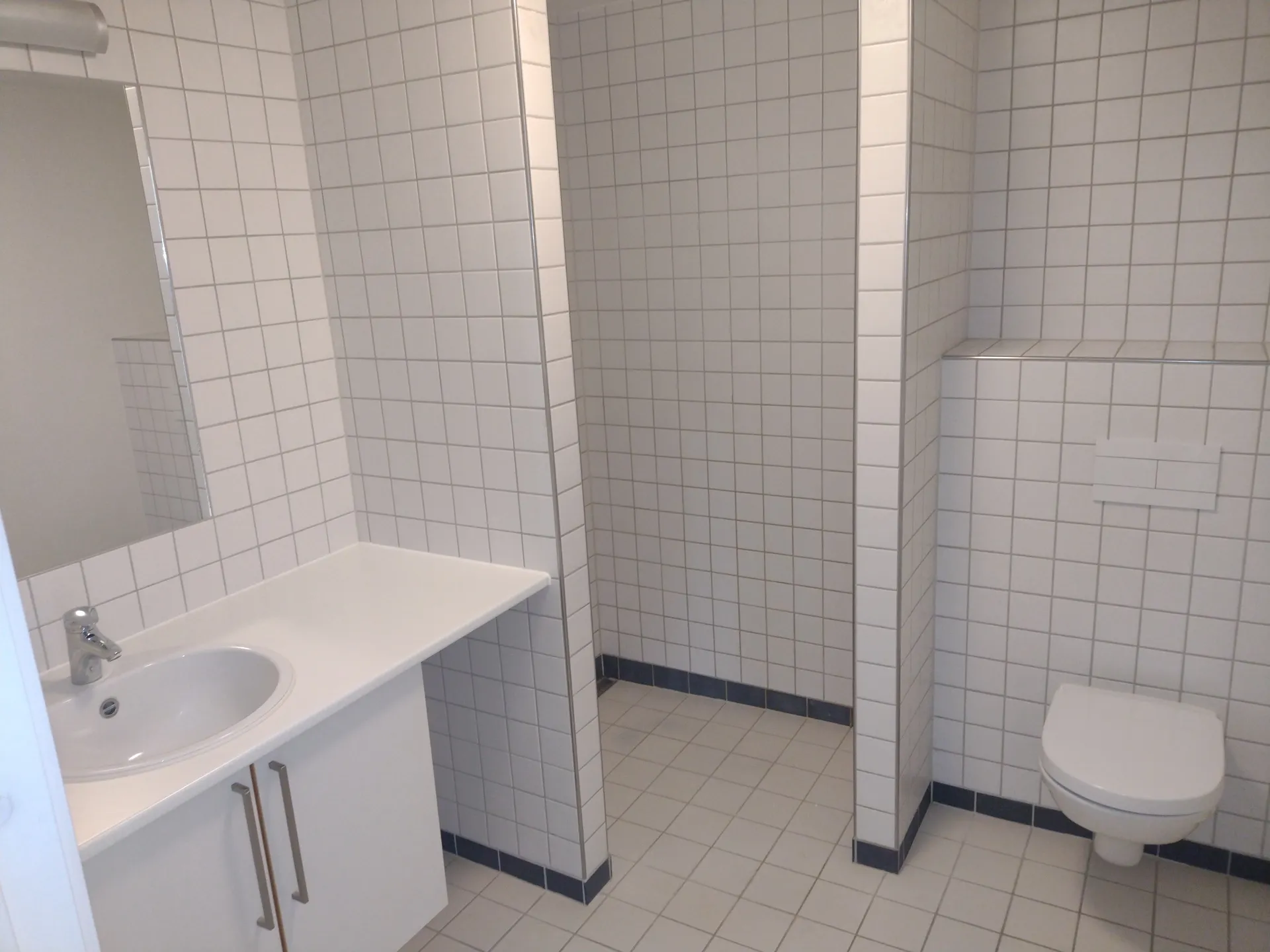 Rummelig 2-værelses lejlighed med terrasse og parkering i Odense N - Foto 2