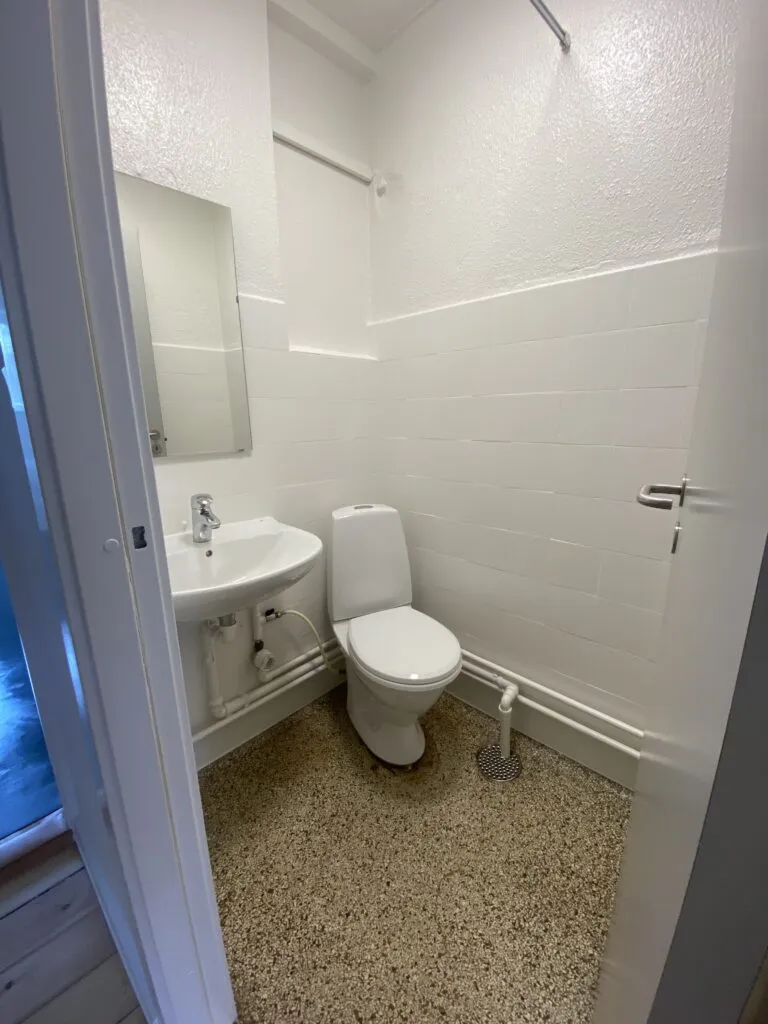 Lys 2-værelses lejlighed med fransk altan - central beliggenhed i Randers - Foto 2