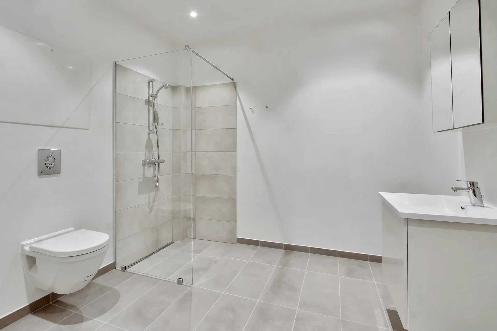 Rummelig 5-værelses lejlighed i historisk bygning - Aarhus C - Foto 3