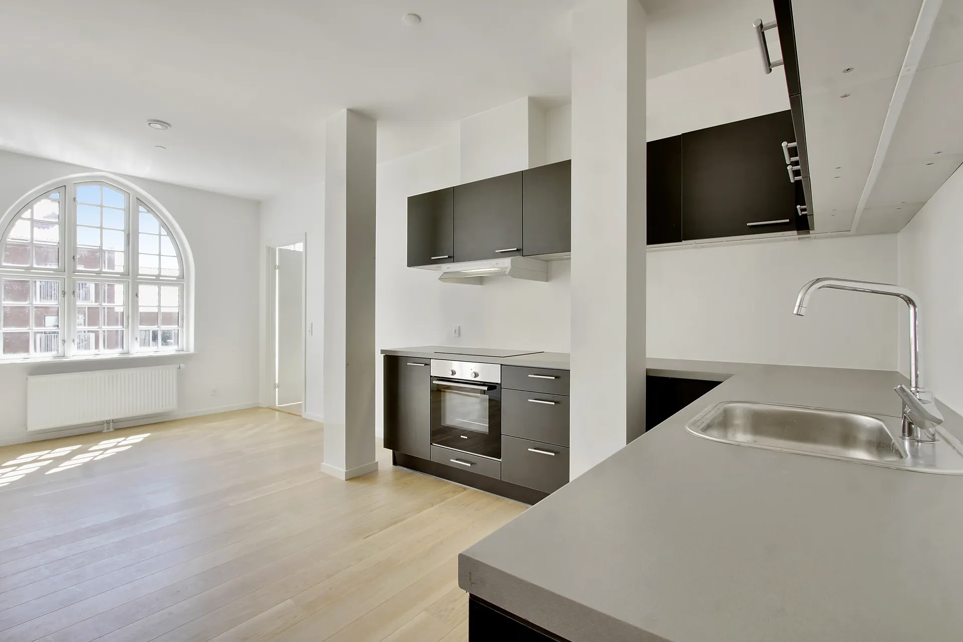 Rummelig 5-værelses lejlighed i historisk bygning - Aarhus C - Foto 4