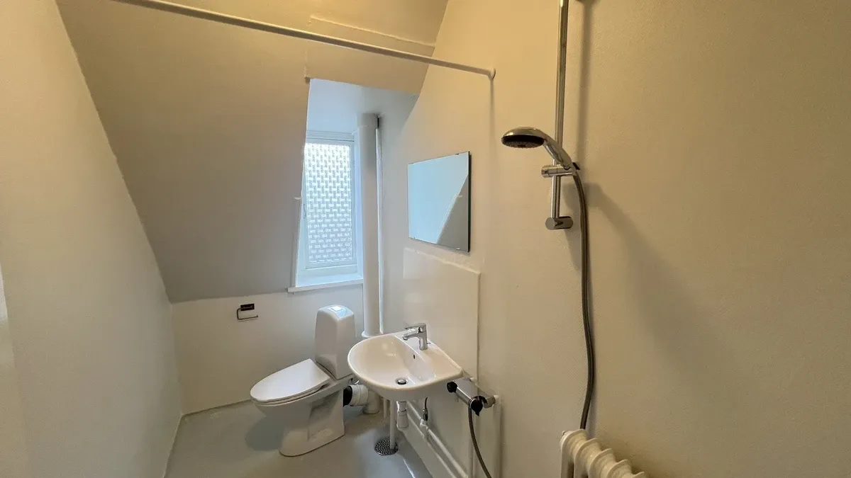 Renoveret 2-værelses central lejlighed med altan - Randers - Foto 4