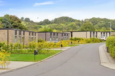 Moderne 4-værelses rækkehus med privat have og terrasse i Vejle