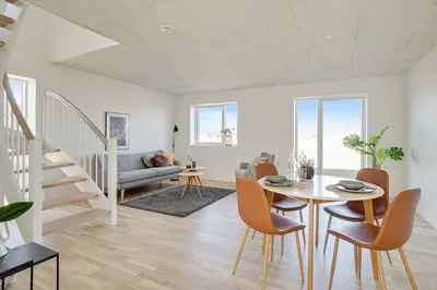 Rummelig 4-værelsers rækkehus med privat have og terrasse