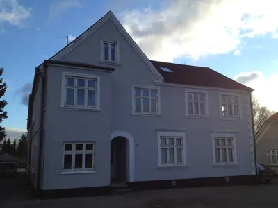 Lys 3-værelseslejlighed med moderne køkken i centrale Assens